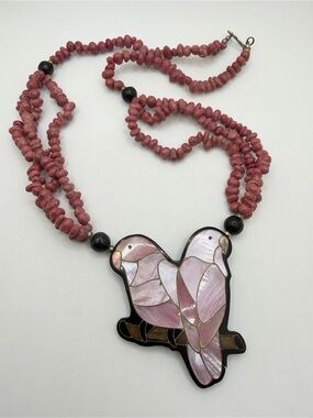 ~23" VTG Lee Sands Mother of Pearl Birds and dyed pink stone necklace! *Notes*